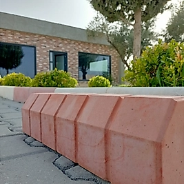 Çizgili Bahçe Bordürü